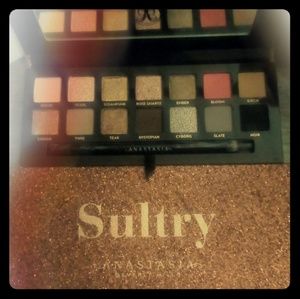 SOLD ON ♏ERCARI Anastasia Sultry